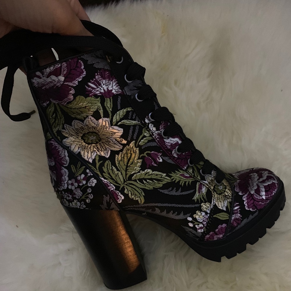 NWOT Steve Madden boots!!